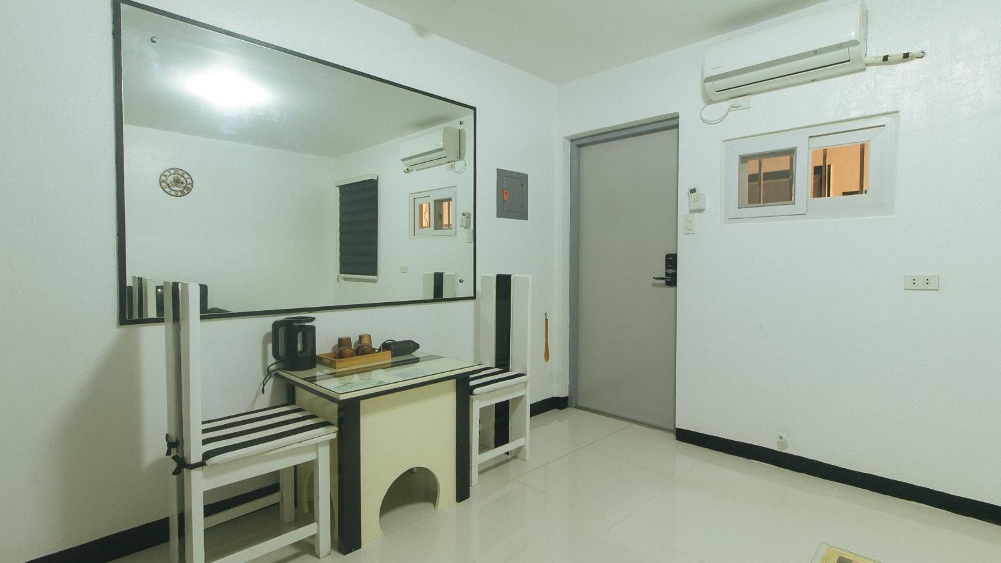 Lavita By Reddoorz Ángeles Extérieur photo